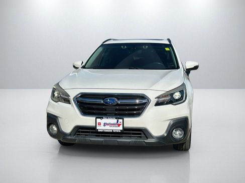 Used 2018 Subaru Outback 3.6R Touring AWD/4WD image 2