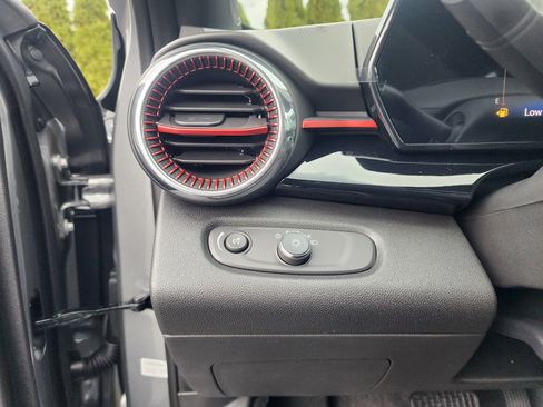 New 2026 Chevrolet Trax RS w/ Sunroof Package FWD image 27
