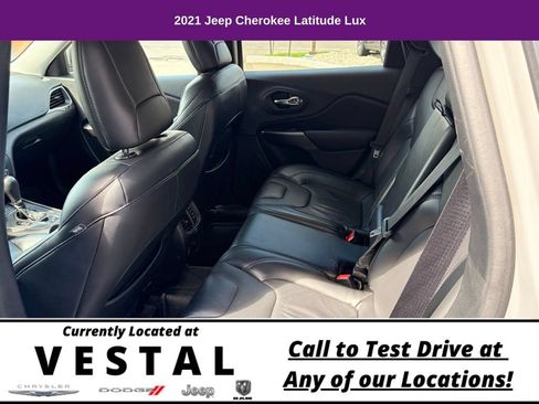 Used 2021 Jeep Cherokee Latitude Lux w/ Comfort/Convenience Group AWD/4WD image 14