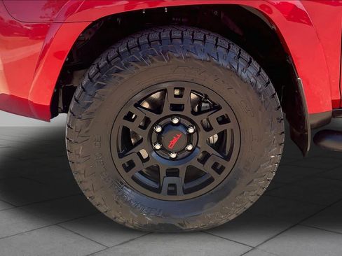 Used 2022 Toyota 4Runner SR5 Premium w/ Moonroof Package AWD/4WD image 10