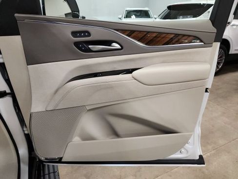 Used 2023 Cadillac Escalade Premium Luxury Platinum AWD/4WD image 39