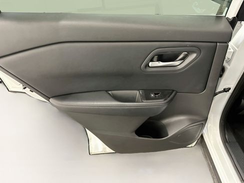 Used 2025 Nissan Rogue SV AWD/4WD image 26