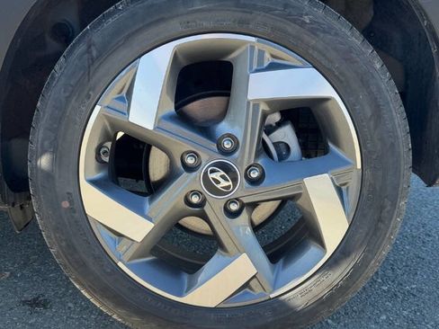 Used 2023 Hyundai Venue SEL image 20