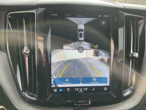 Used 2025 Volvo XC60 B5 Plus image 35