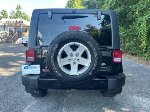 Used 2014 Jeep Wrangler Unlimited Sport AWD/4WD image 4