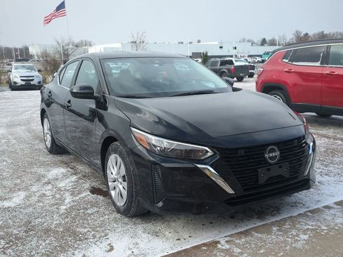 Used 2025 Nissan Sentra S image 2