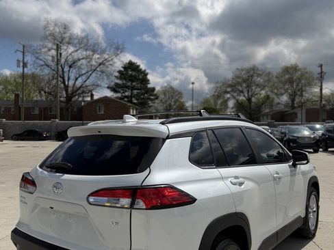 Used 2024 Toyota Corolla Cross LE FWD image 3