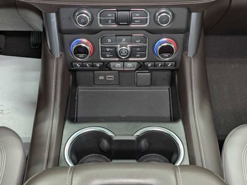 Certified 2022 GMC Yukon SLT w/ SLT Premium Package AWD/4WD image 21