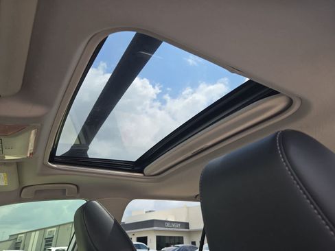 Used 2019 Toyota RAV4 XLE Premium FWD image 18