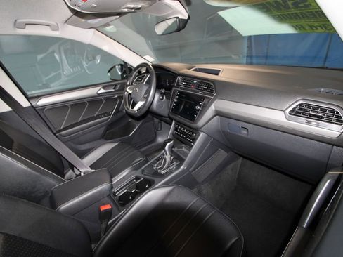 Used 2024 Volkswagen Tiguan SE FWD image 19