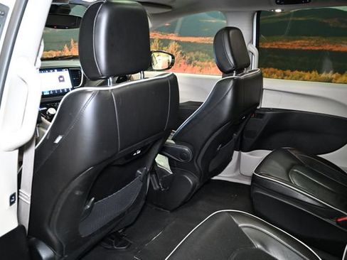 Used 2023 Chrysler Pacifica Limited FWD image 53