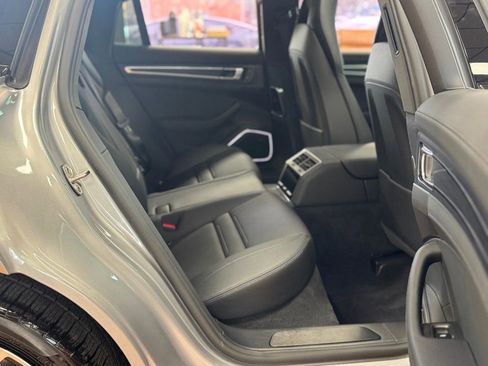 Used 2023 Porsche Panamera 4 Platinum Edition image 22