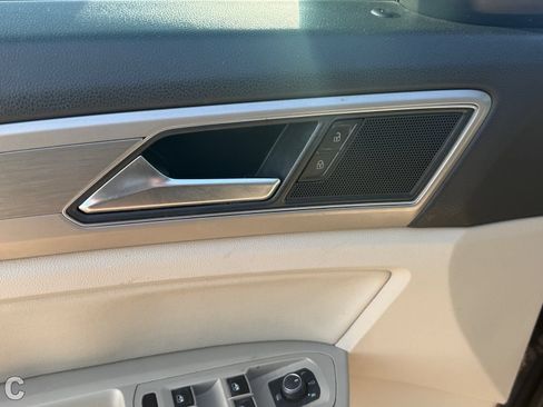 Used 2019 Volkswagen Atlas SE FWD image 18