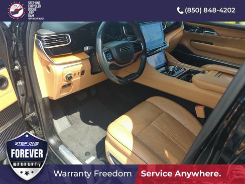 Used 2023 Jeep Grand Wagoneer Series III AWD/4WD image 10