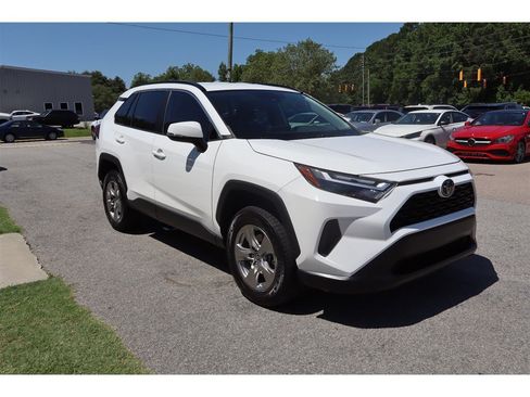 Used 2023 Toyota RAV4 XLE FWD image 9