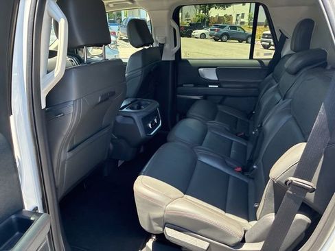Used 2025 Ford Expedition Active AWD/4WD image 30