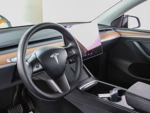 Used 2025 Tesla Model Y Long Range AWD/4WD image 20