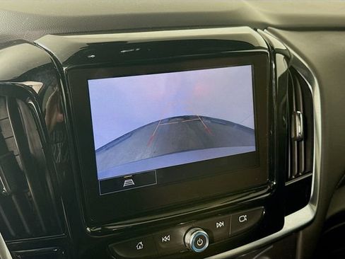 Used 2023 Chevrolet Traverse LT FWD image 17