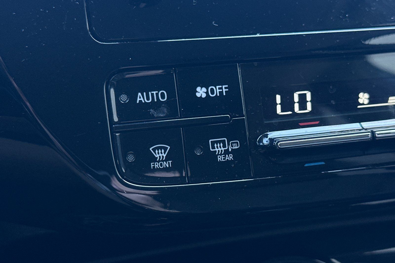 Used 2019 Toyota Prius XLE FWD image 29