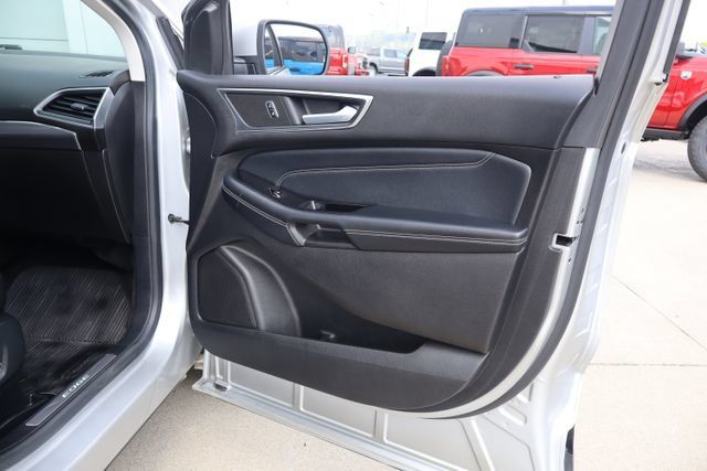 Used 2017 Ford Edge Titanium w/ Technology Package AWD/4WD image 38