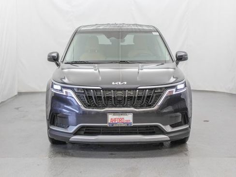 Used 2024 Kia Carnival LX FWD image 3