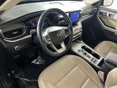 Used 2022 Ford Explorer XLT w/ Equipment Group 202A image 11