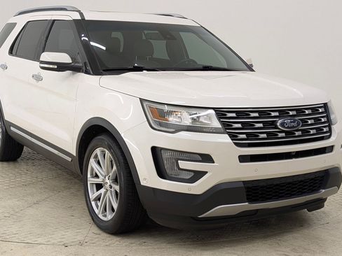 Used 2017 Ford Explorer Limited w/ Equipment Group 301A image 7