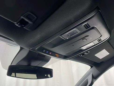 Used 2023 GMC Yukon XL SLE image 26