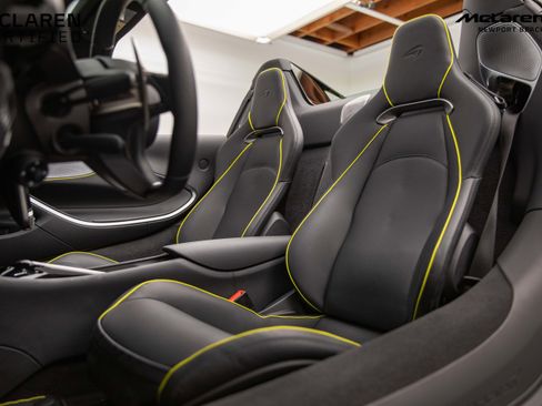 Used 2025 McLaren Artura Spider image 21