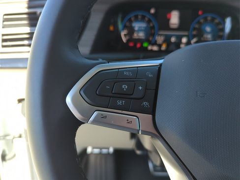 Used 2025 Volkswagen Atlas SEL Premium R-Line image 41