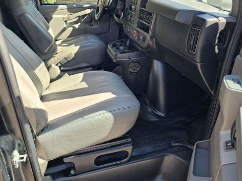 Used 2018 Chevrolet Express 2500 w/ Driver Convenience Package RWD image 22