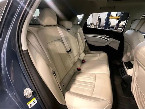 Used 2024 Audi Q8 e-tron Premium Plus w/ Premium Plus Package image 27