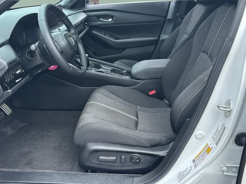 Certified 2025 Honda Accord Sport image 9