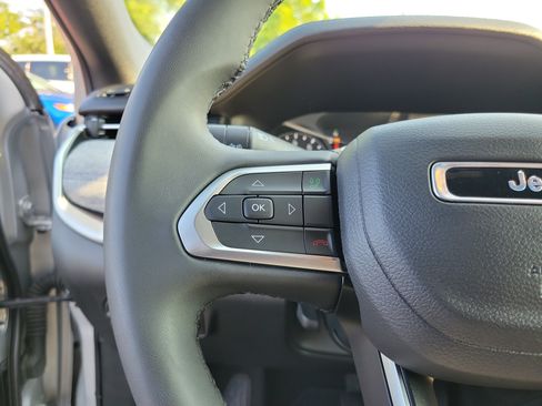 Used 2024 Jeep Compass Latitude AWD/4WD image 22