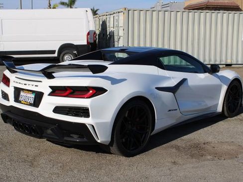Used 2025 Chevrolet Corvette Z06 w/ Stealth Interior Trim Package image 4