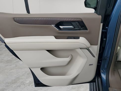 New 2026 GMC Yukon Denali w/ Sun & Power Step Package image 17