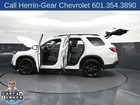 Used 2025 Honda Pilot Black Edition image 47