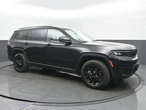 Used 2024 Jeep Grand Cherokee L Laredo AWD/4WD image 7