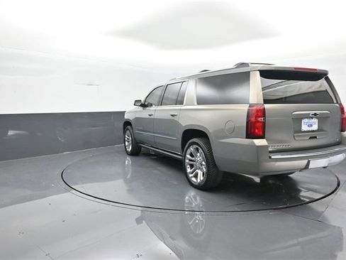 Used 2019 Chevrolet Suburban Premier w/ Premier Plus Edition image 5