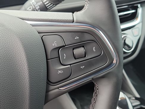 Used 2025 Buick Envista Sport Touring w/ Convenience I Package FWD image 32