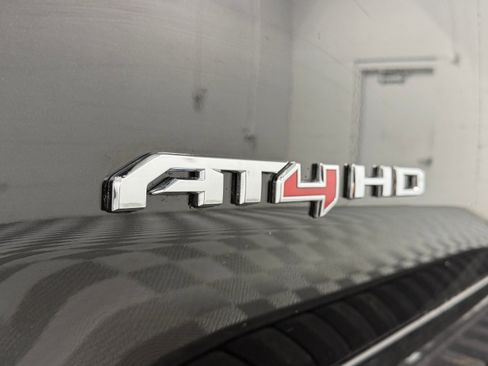 Used 2022 GMC Sierra 2500 AT4 w/ AT4 Premium Plus Package AWD/4WD image 9