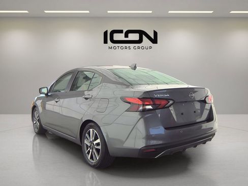 Used 2025 Nissan Versa SV image 2