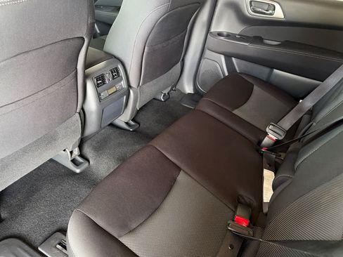 Used 2017 Nissan Pathfinder S FWD image 4
