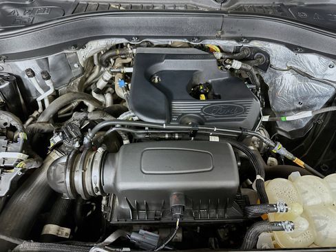 Used 2020 Ford Explorer XLT w/ Equipment Group 202A image 34