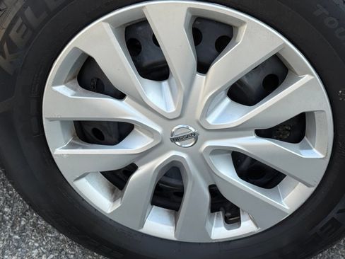 Used 2020 Nissan Rogue S AWD/4WD image 38