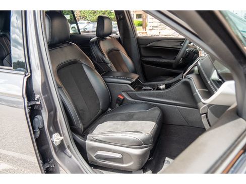 Used 2023 Jeep Grand Cherokee Altitude AWD/4WD image 15