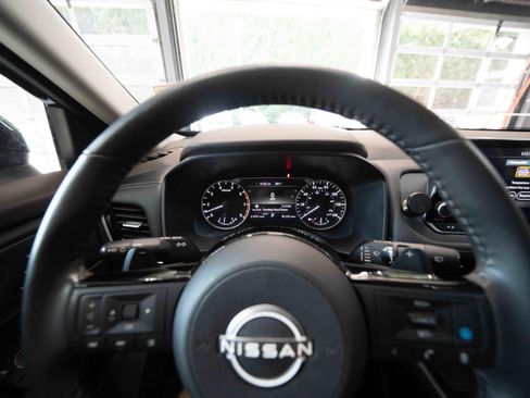 Used 2023 Nissan Rogue SL AWD/4WD image 15