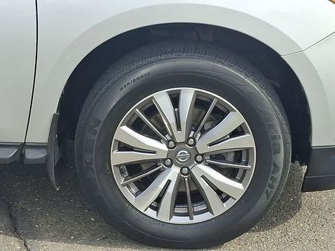 Used 2019 Nissan Pathfinder SV AWD/4WD image 8