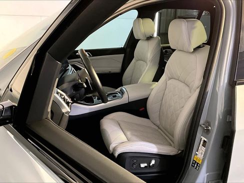 Used 2024 BMW X5 xDrive40i w/ M Sport Package image 9