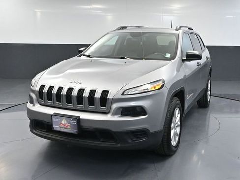 Used 2017 Jeep Cherokee Sport w/ Cold Weather Group image 12